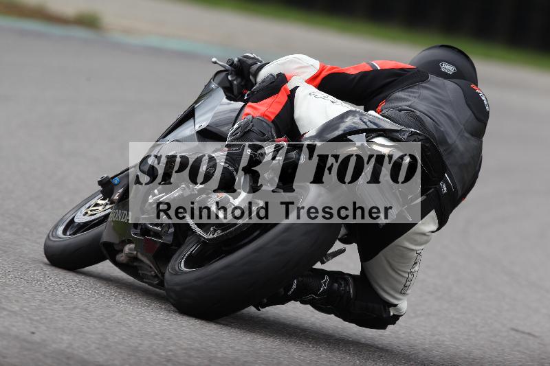 Archiv-2022/63 10.09.2022 Speer Racing ADR/Gruppe gelb/backside